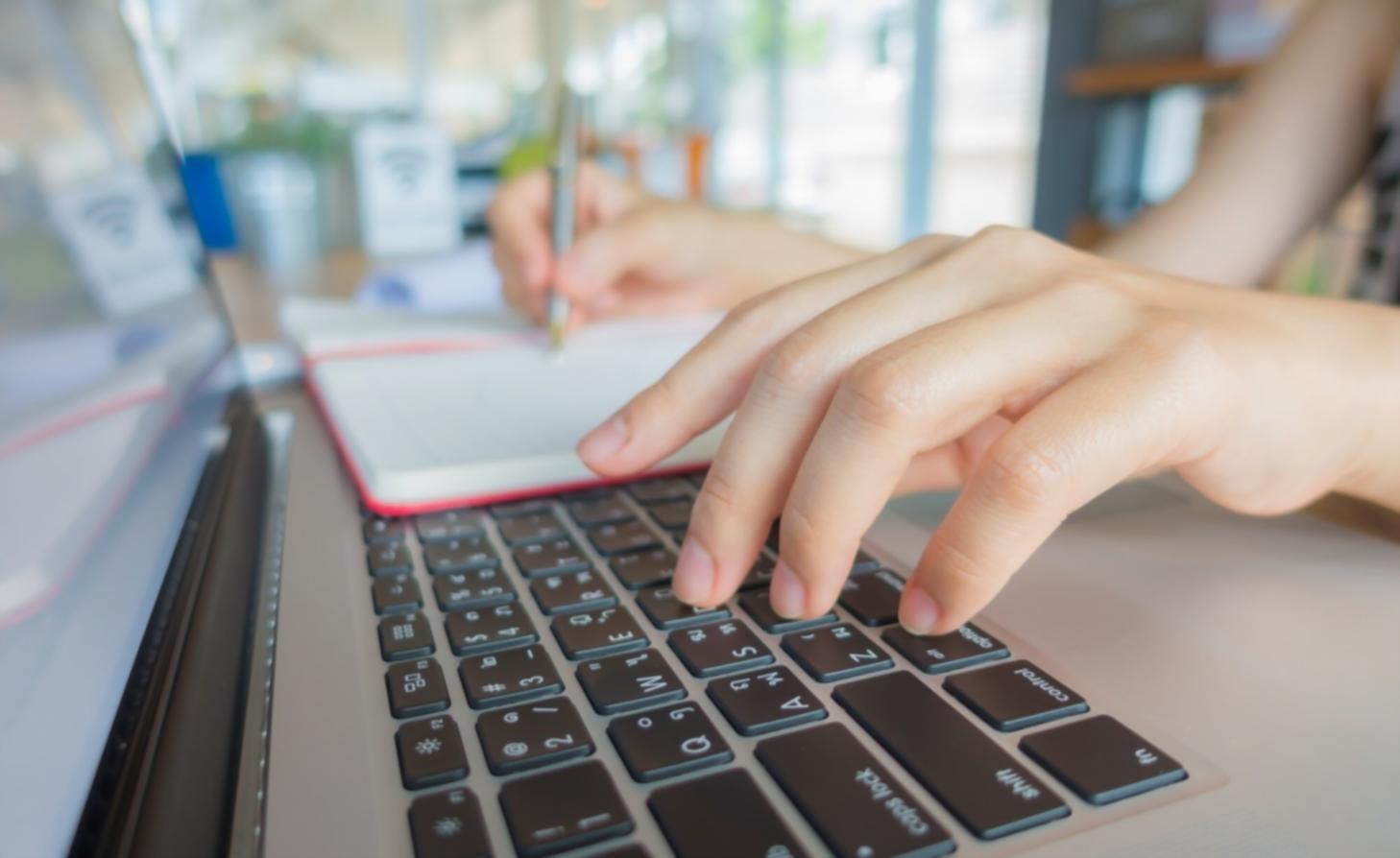 Icon representing systems analyst testimonial